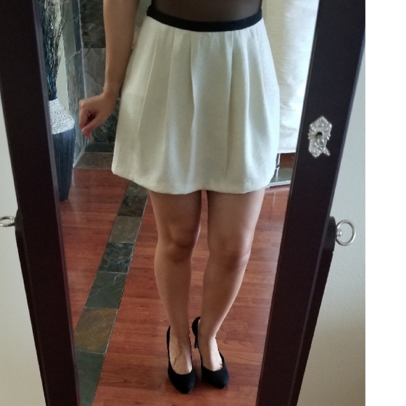 Forever 21 contemporary skirt NWT 🏷 - Picture 5 of 6